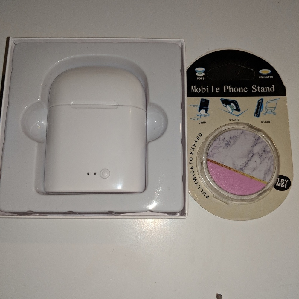 Earbuds and pop socket
